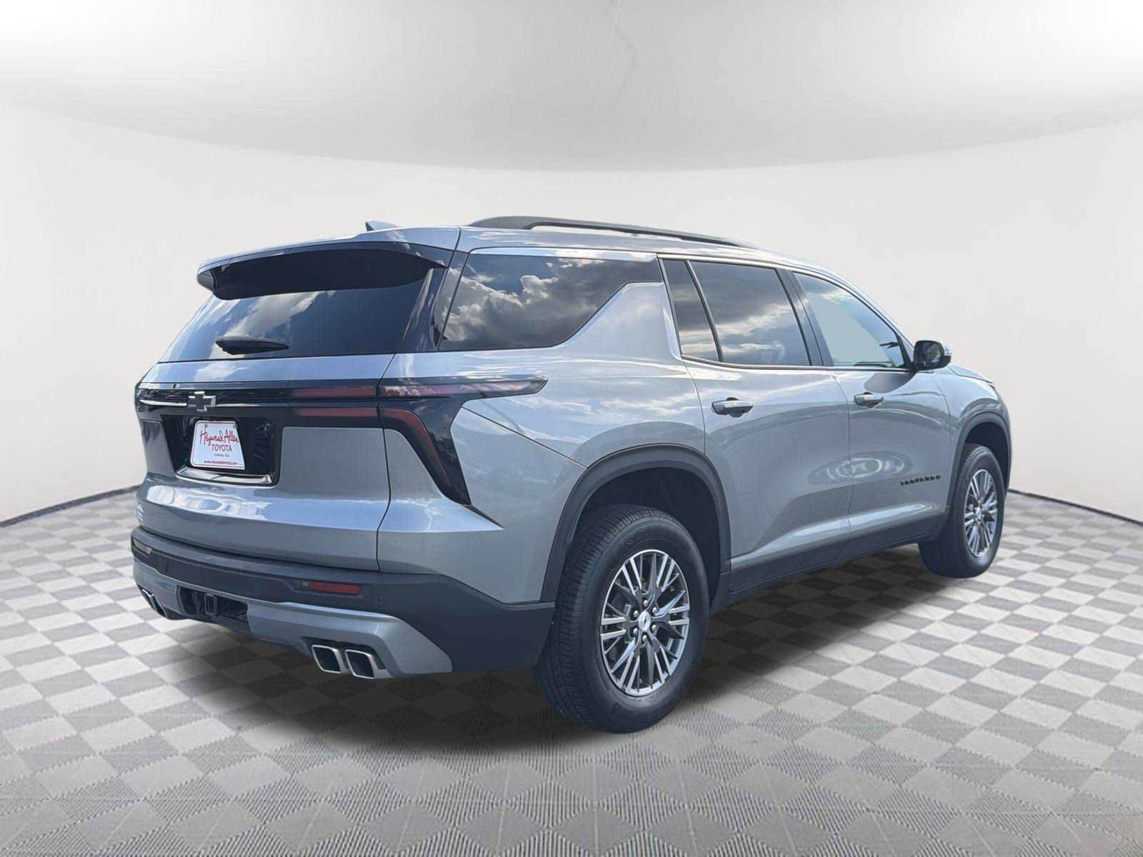 Used 2025 Chevrolet Traverse LT AWD/4WD image 17