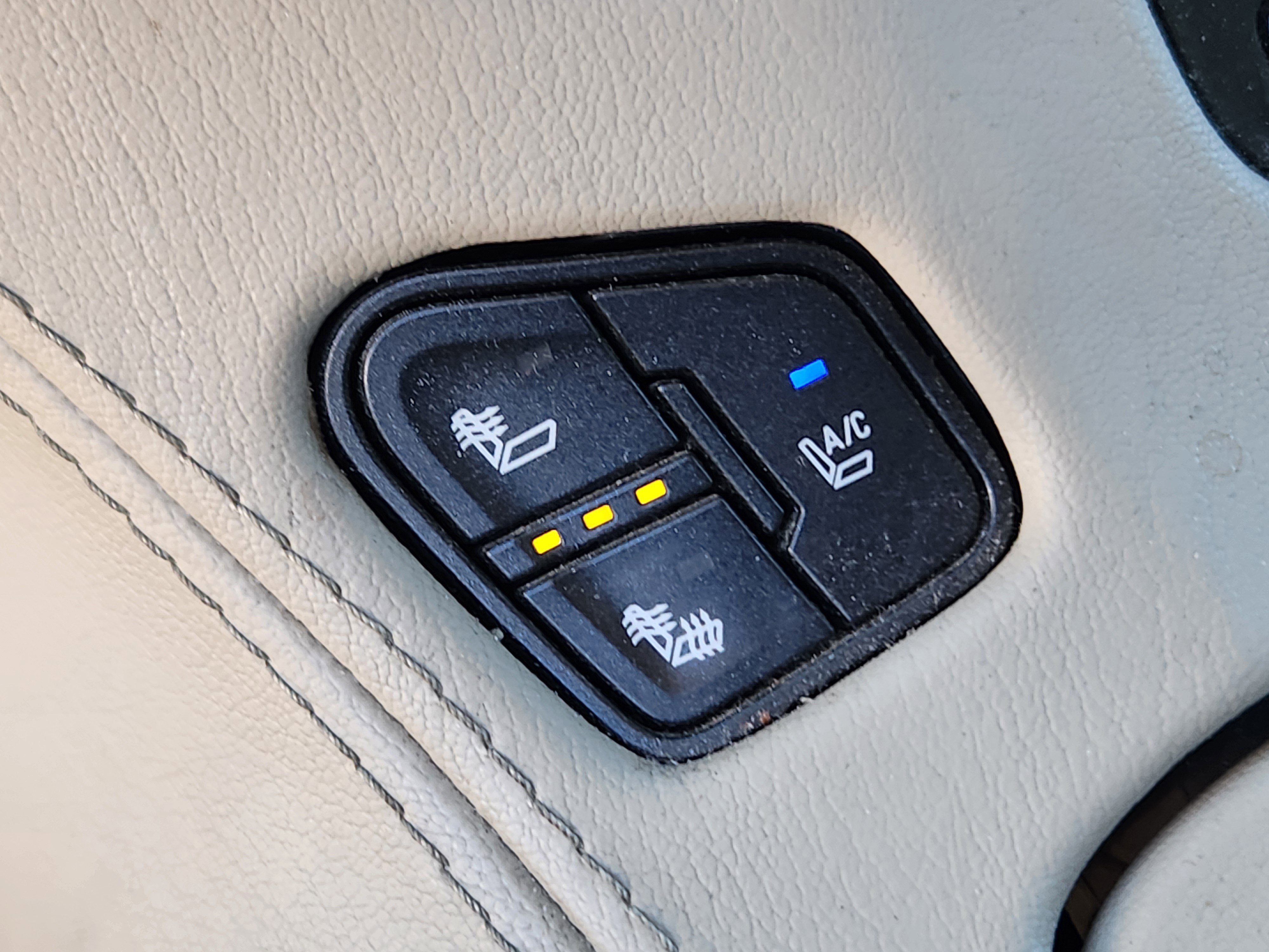 Used 2015 GMC Yukon XL Denali image 16