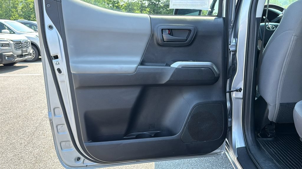 Used 2020 Toyota Tacoma SR5 AWD/4WD image 21
