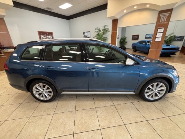 Used 2017 Volkswagen Golf Alltrack SE AWD/4WD image 4