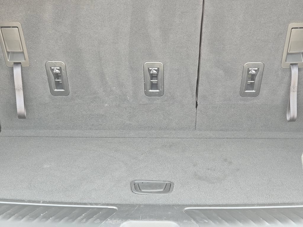 Used 2025 Chevrolet Tahoe LS RWD image 35