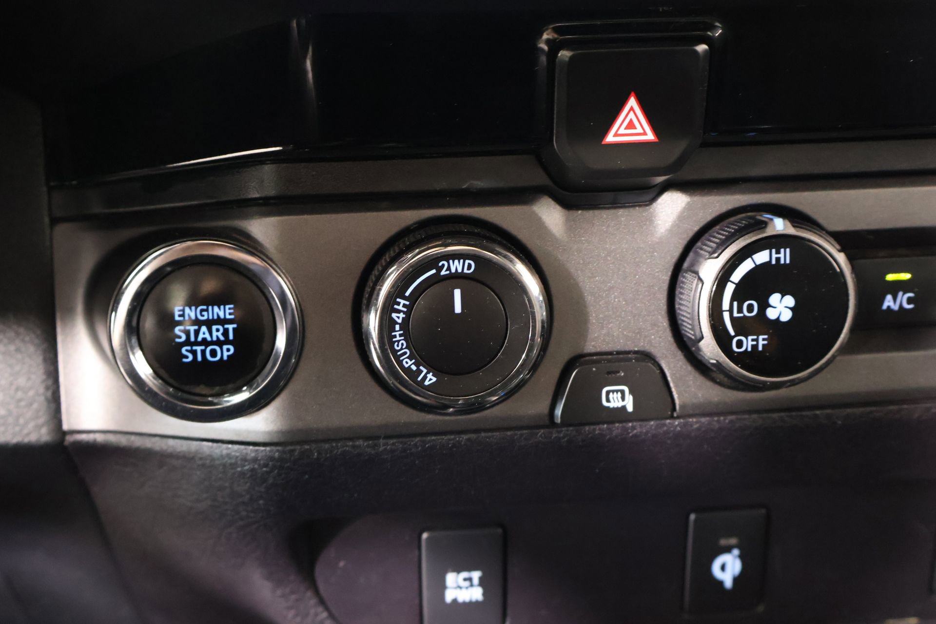Used 2017 Toyota Tacoma TRD Off-Road w/ Tow Package (A/T) AWD/4WD image 7
