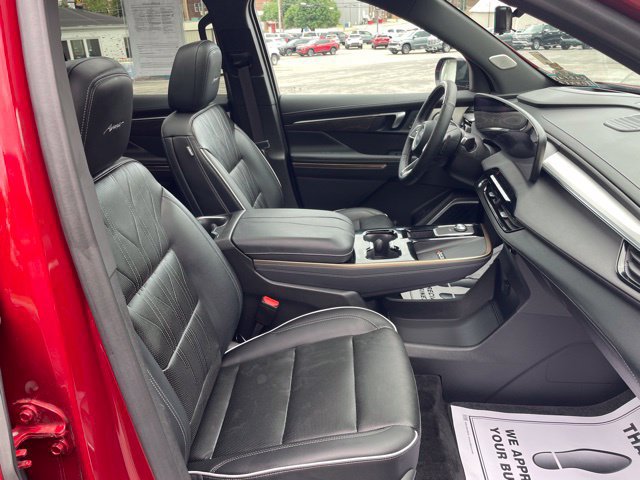 Used 2025 Buick Enclave Avenir w/ Super Cruise Package FWD image 35