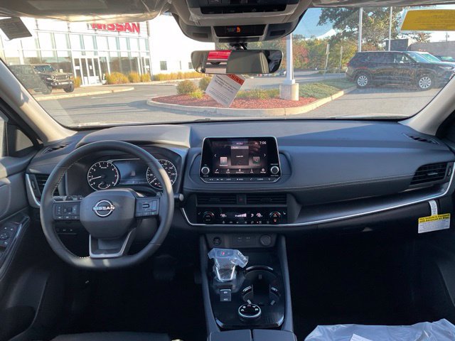New 2027 Nissan Rogue SV AWD/4WD image 16