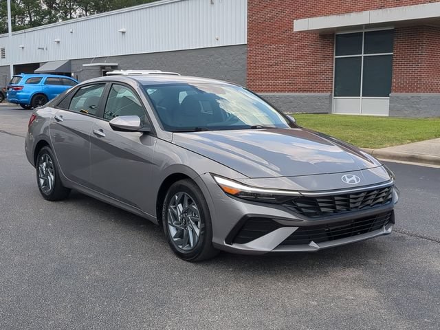 Used 2024 Hyundai Elantra SEL FWD video 1