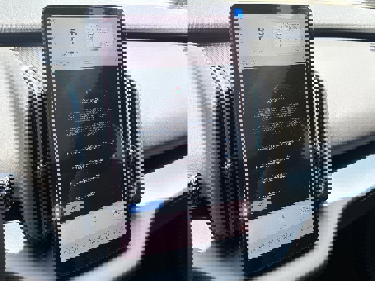 New 2025 Volvo EX30 Plus w/ Protection Package Premier image 13