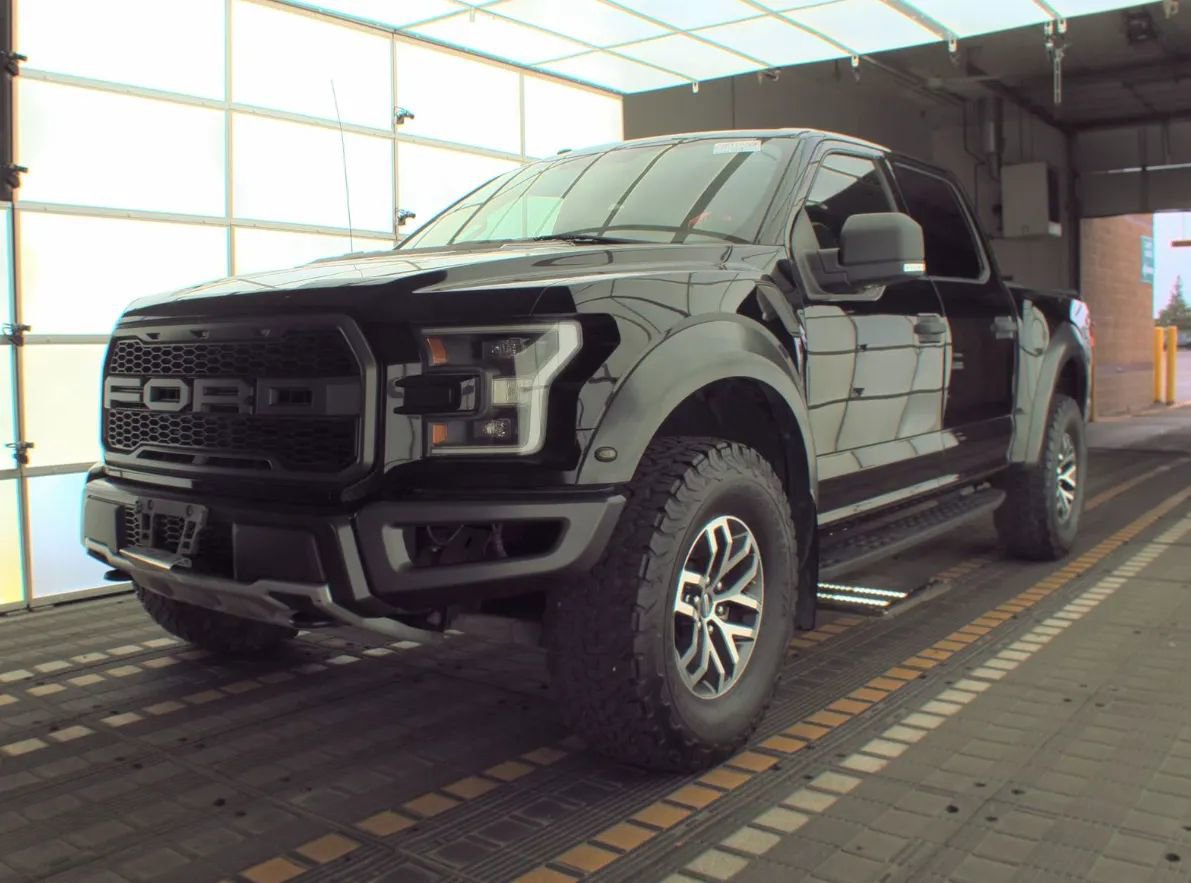 Used 2017 Ford F150 Raptor w/ Equipment Group 801A Mid