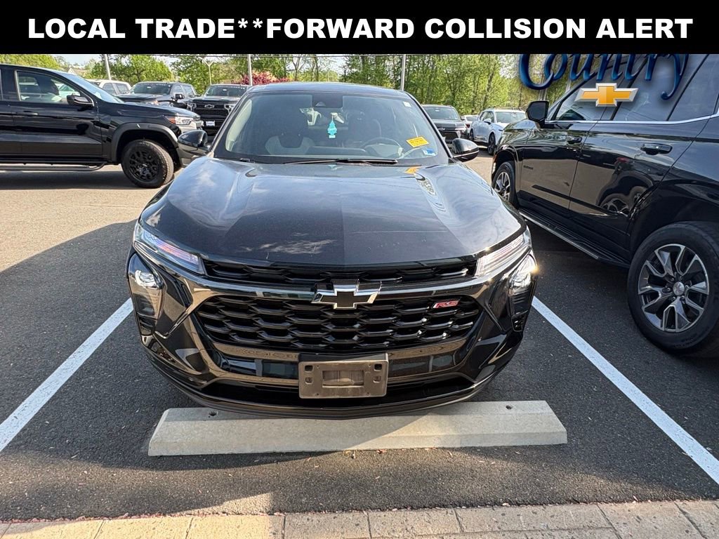 Used 2024 Chevrolet Trax RS FWD image 1