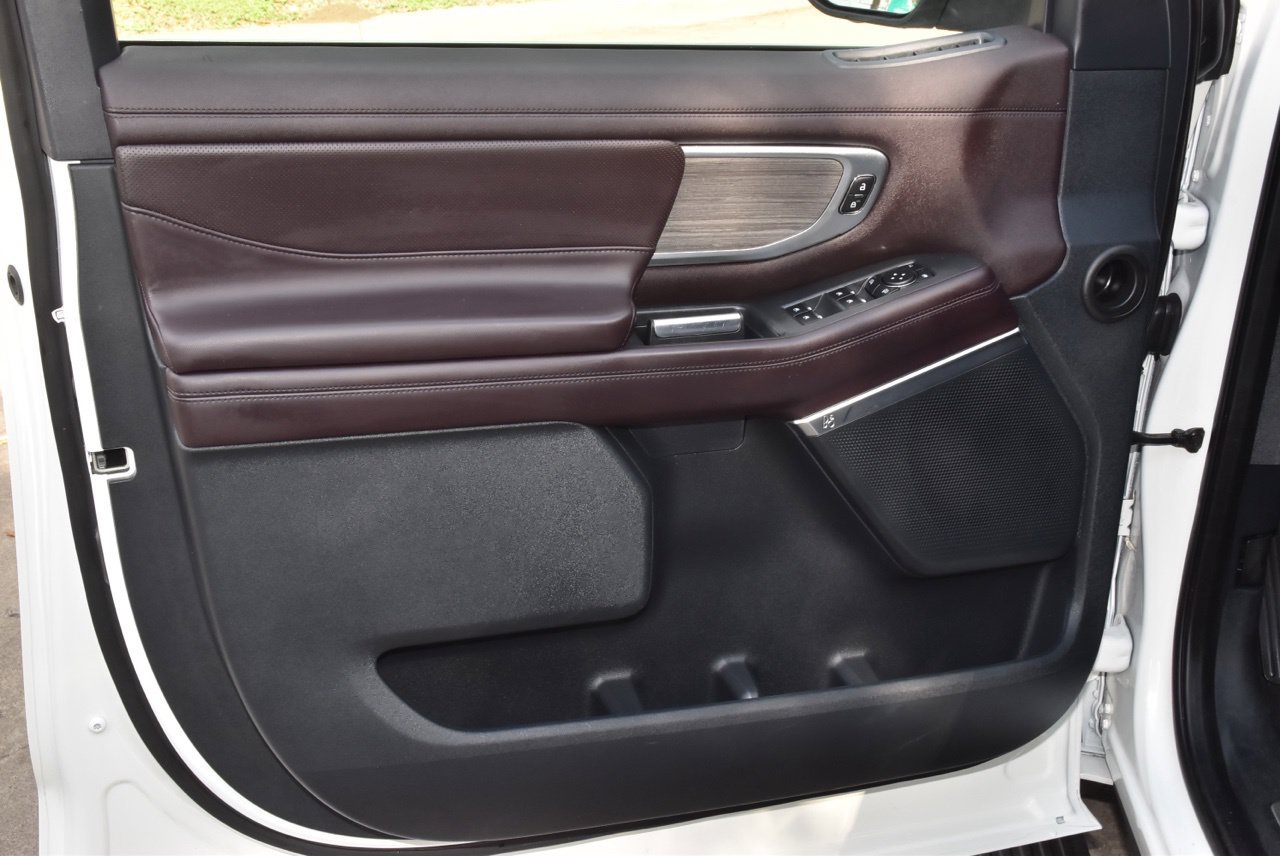 Used 2025 Ford Expedition Max Platinum w/ Platinum Ultimate Package AWD/4WD image 37