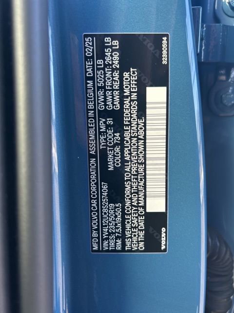 Certified 2025 Volvo XC40 B5 Plus image 27