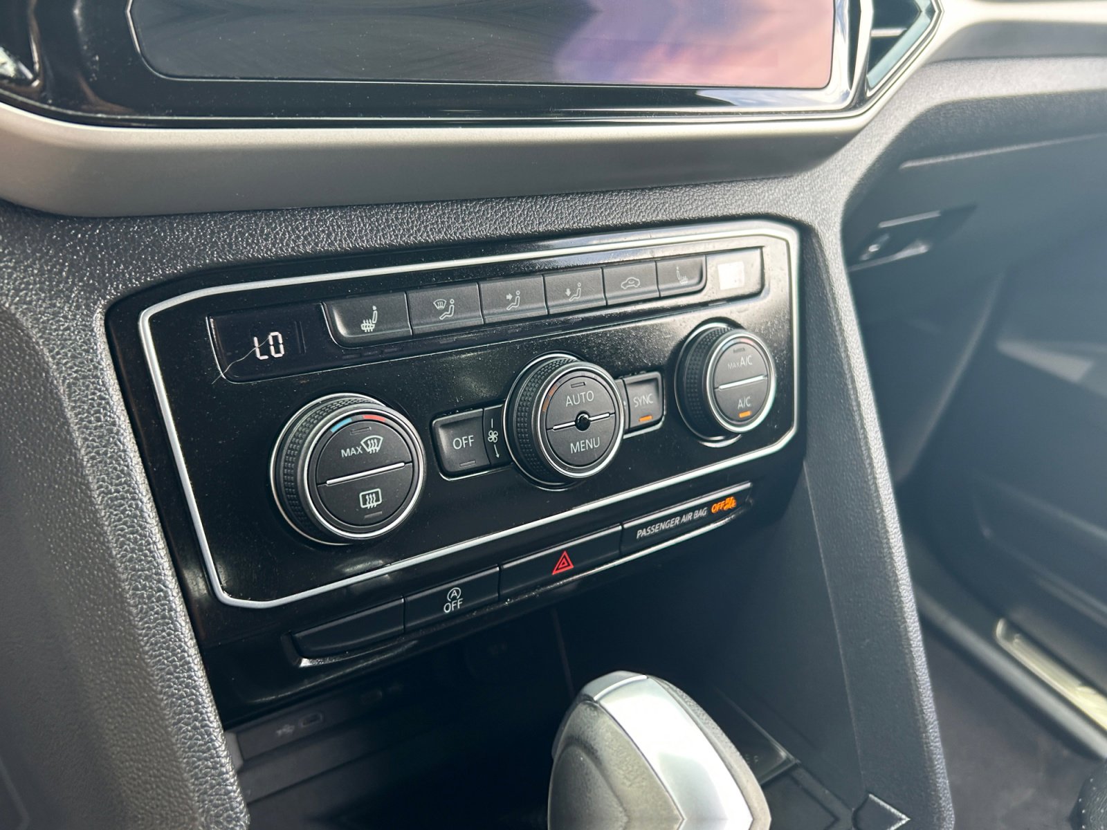 Certified 2022 Volkswagen Atlas Cross Sport SE AWD/4WD image 12