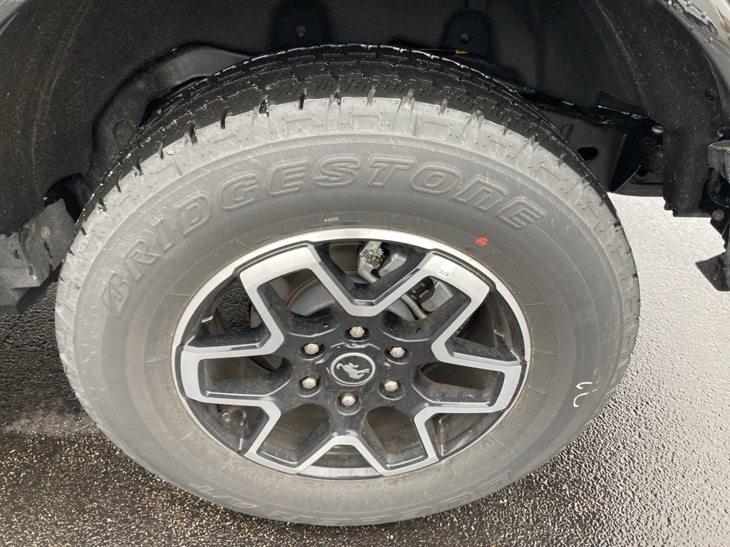 Used 2025 Ford Bronco Outer Banks image 13