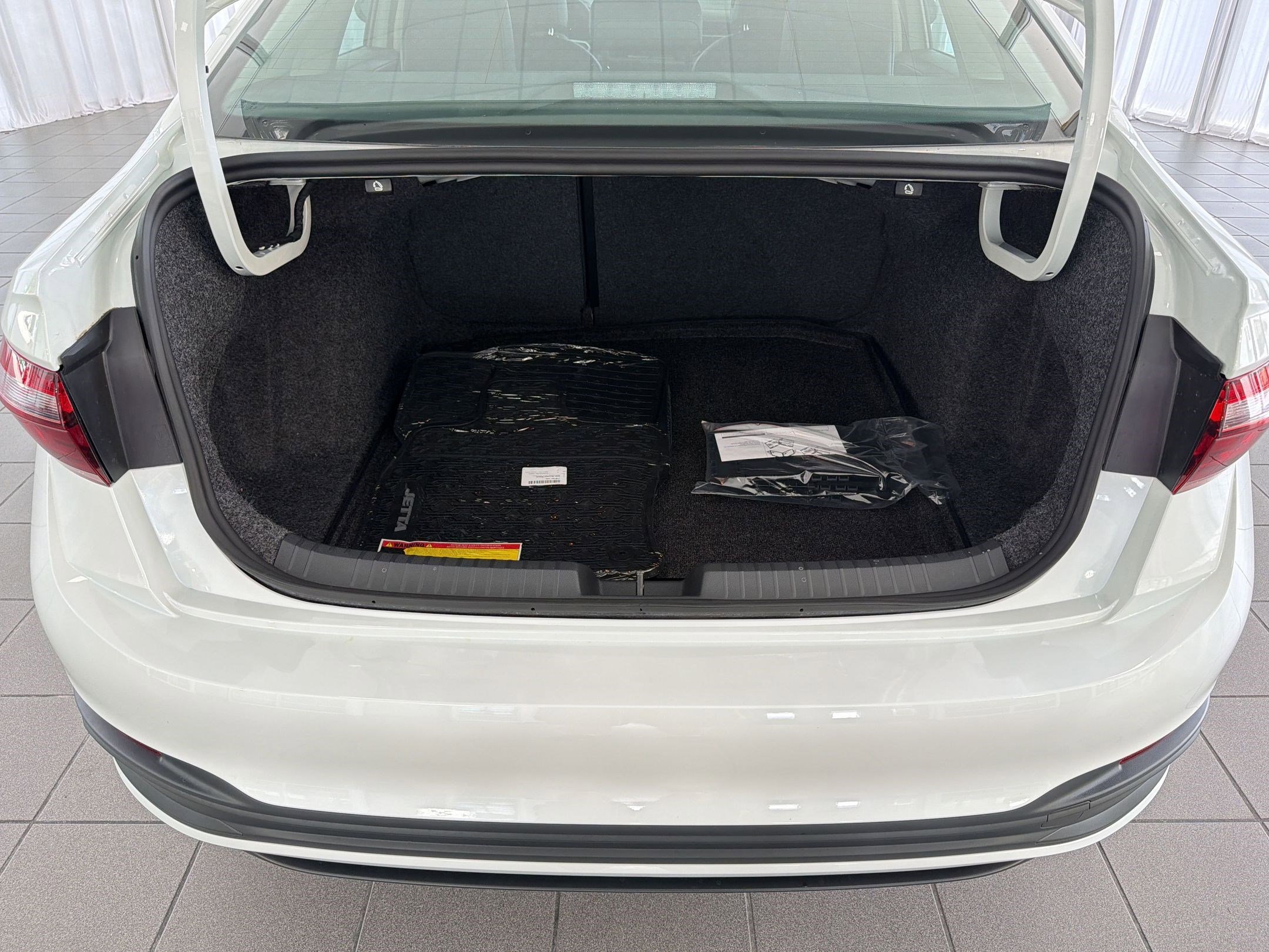New 2026 Volkswagen Jetta SE FWD image 32