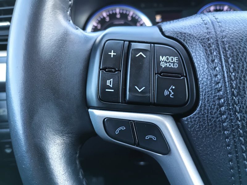 Used 2018 Toyota Highlander Limited AWD/4WD image 19