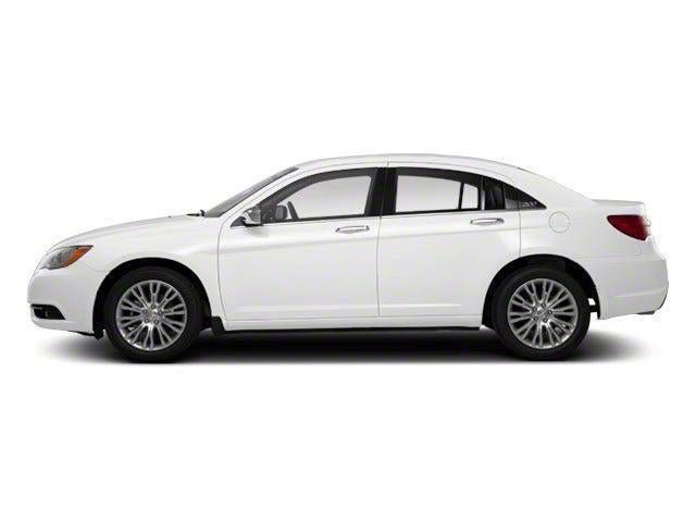 Used 2013 Chrysler 200 Touring FWD image 2