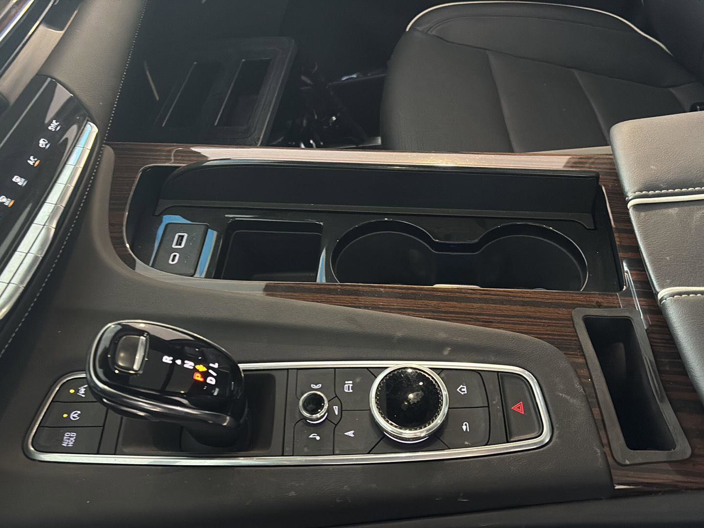 Used 2022 Cadillac Escalade ESV Premium Luxury image 17