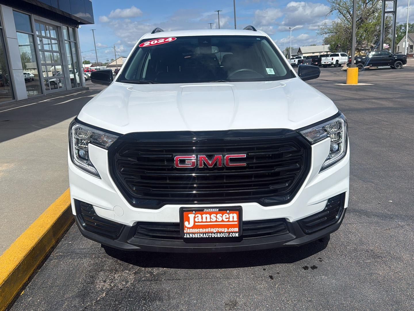 Used 2024 GMC Terrain SLE w/ Driver Convenience Package AWD/4WD image 10