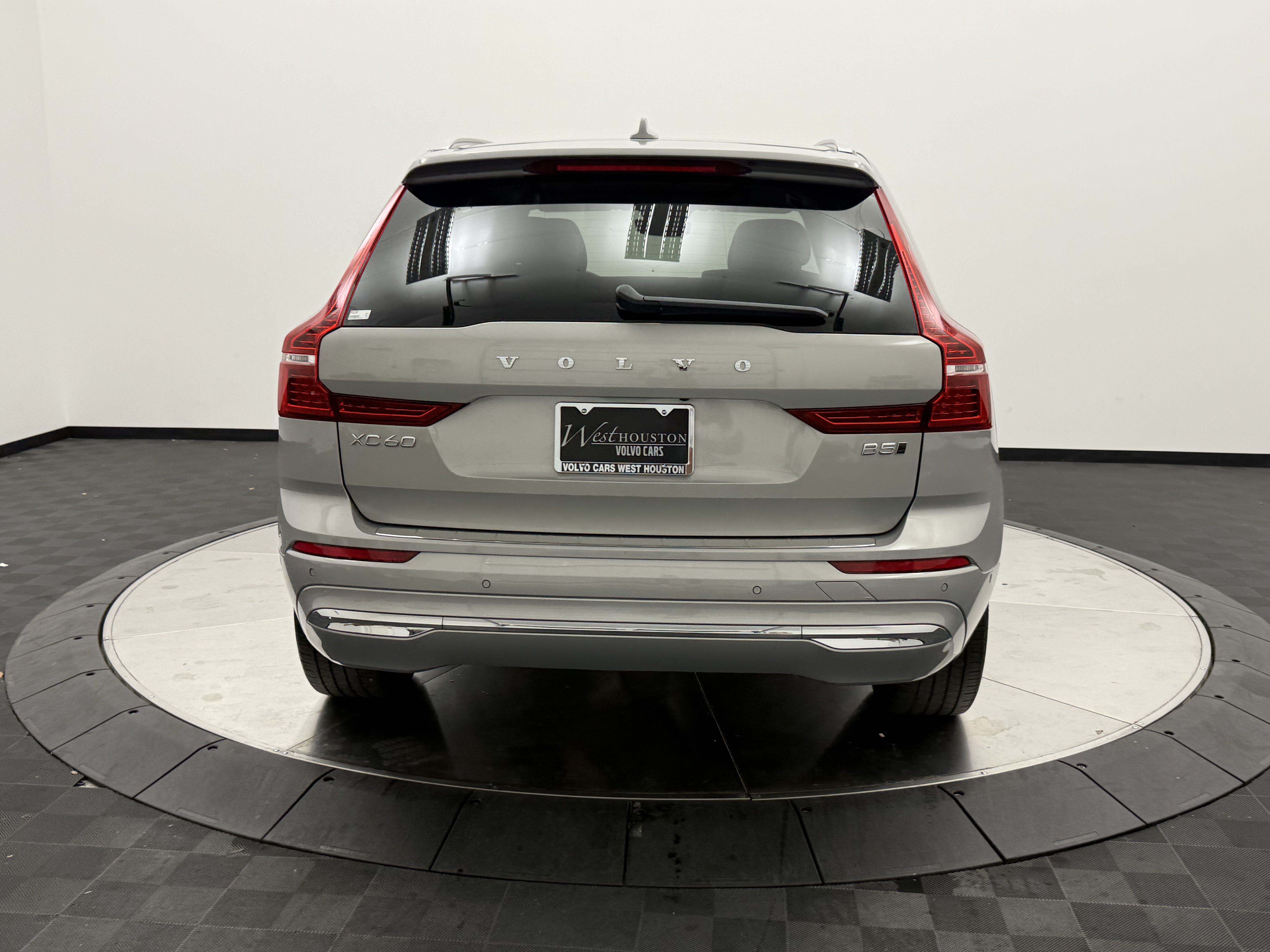 Certified 2023 Volvo XC60 B5 Plus w/ Climate Package AWD/4WD image 6