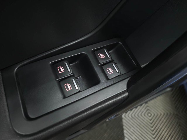 Used 2014 Volkswagen Beetle R-Line FWD image 29