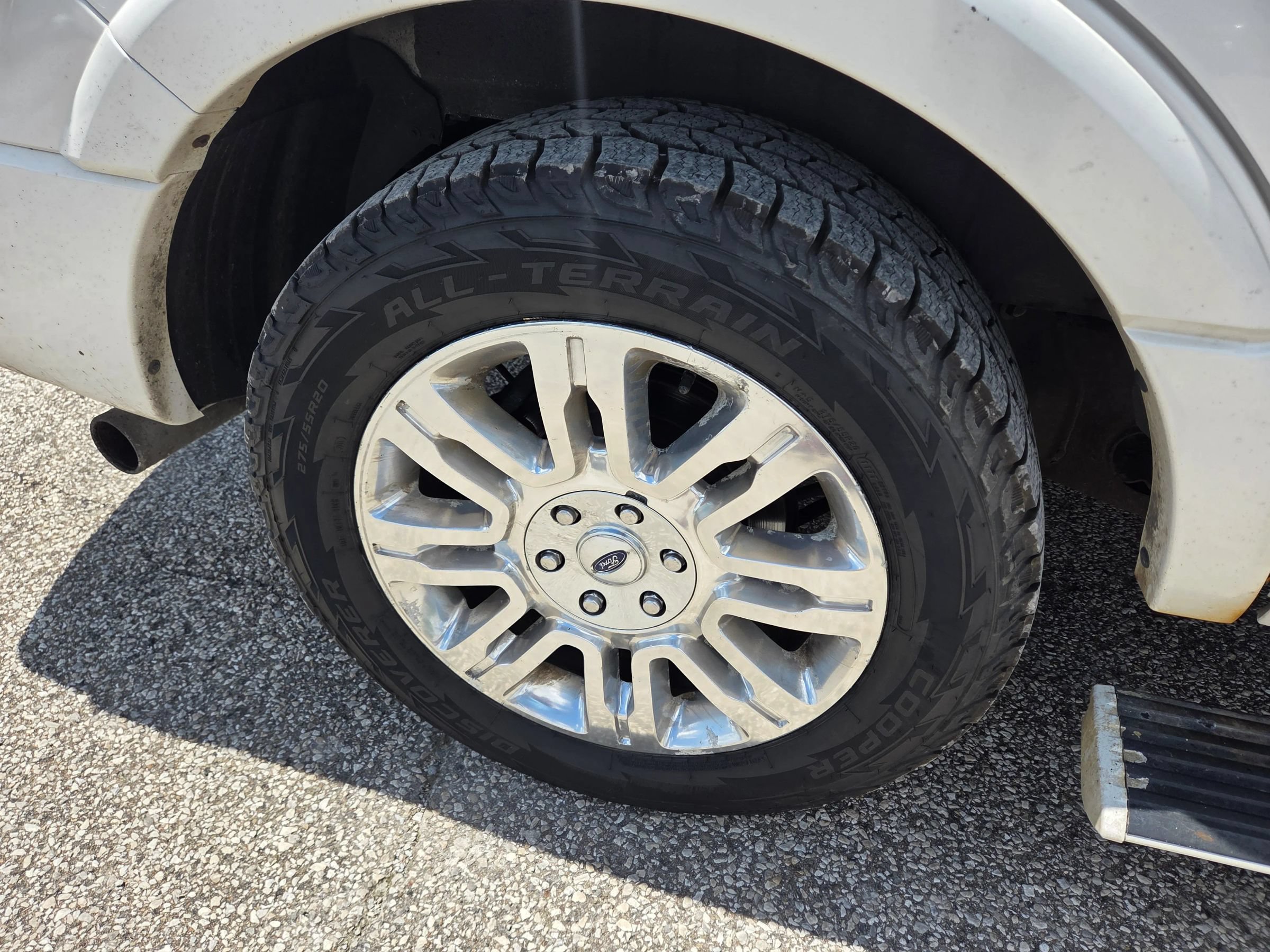 Used 2013 Ford Expedition Limited AWD/4WD image 10