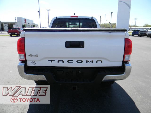 Used 2017 Toyota Tacoma SR5 AWD/4WD image 3