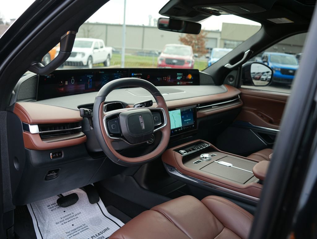 Used 2025 Lincoln Navigator Reserve AWD/4WD image 20