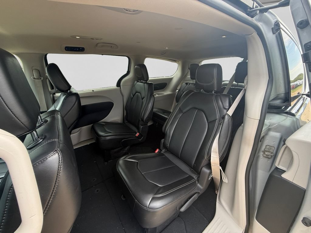 Used 2024 Chrysler Pacifica Touring-L FWD image 35