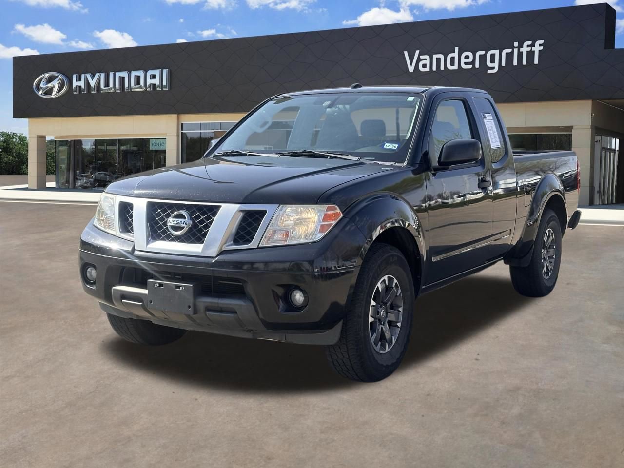 Used 2018 Nissan Frontier Desert Runner image 2