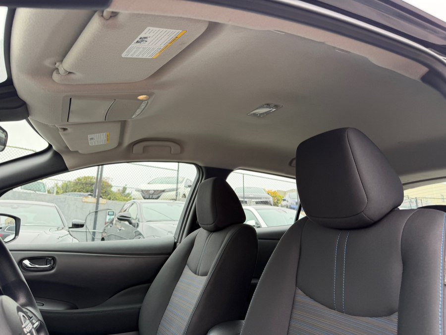 Used 2025 Nissan Leaf S FWD image 17