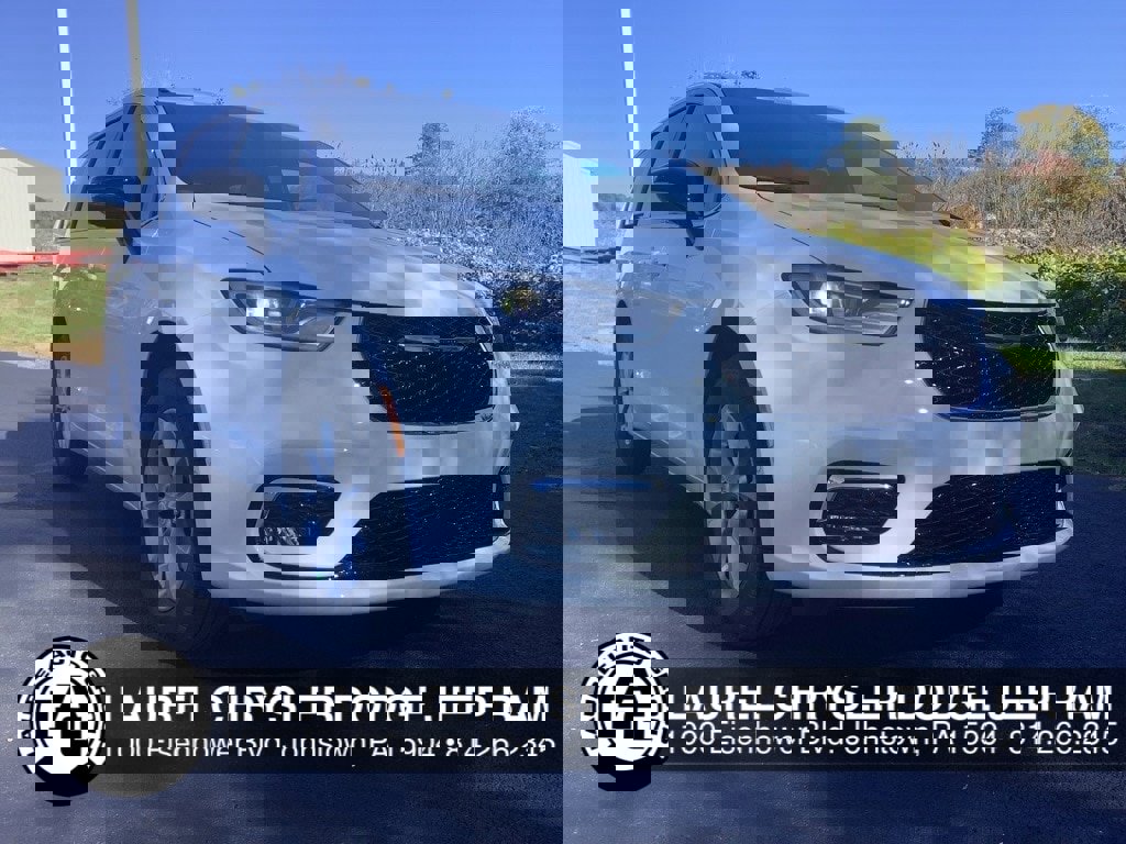 New 2026 Chrysler Pacifica Select