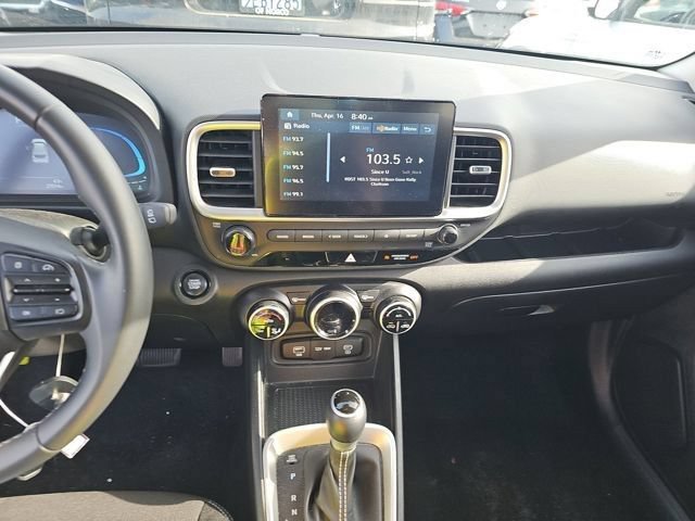 Used 2025 Hyundai Venue SEL FWD image 8