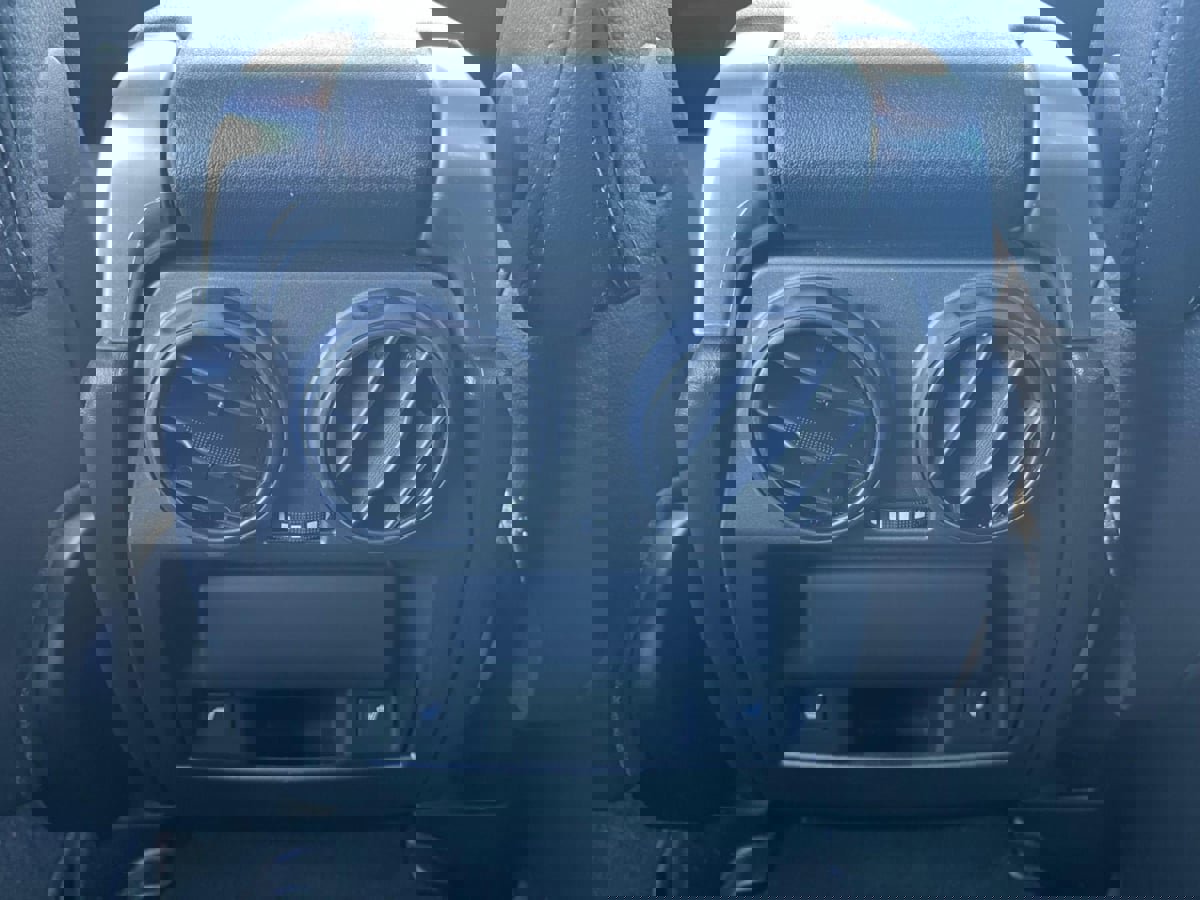 Used 2013 Land Rover LR4 HSE image 31