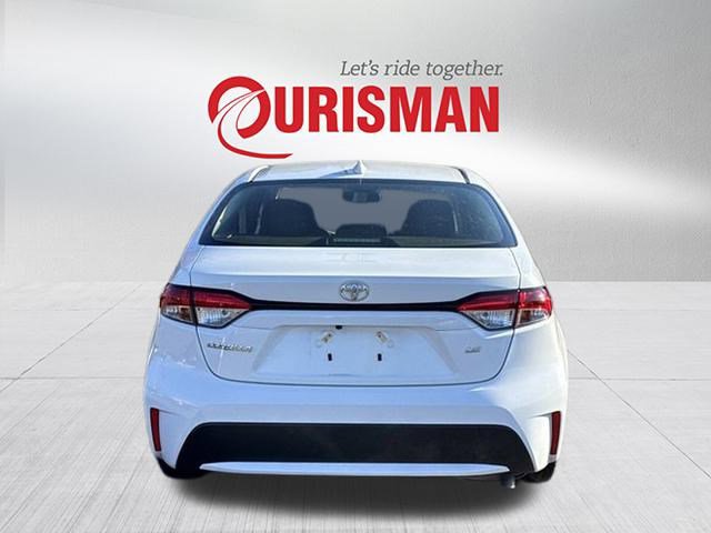 Used 2022 Toyota Corolla LE image 3