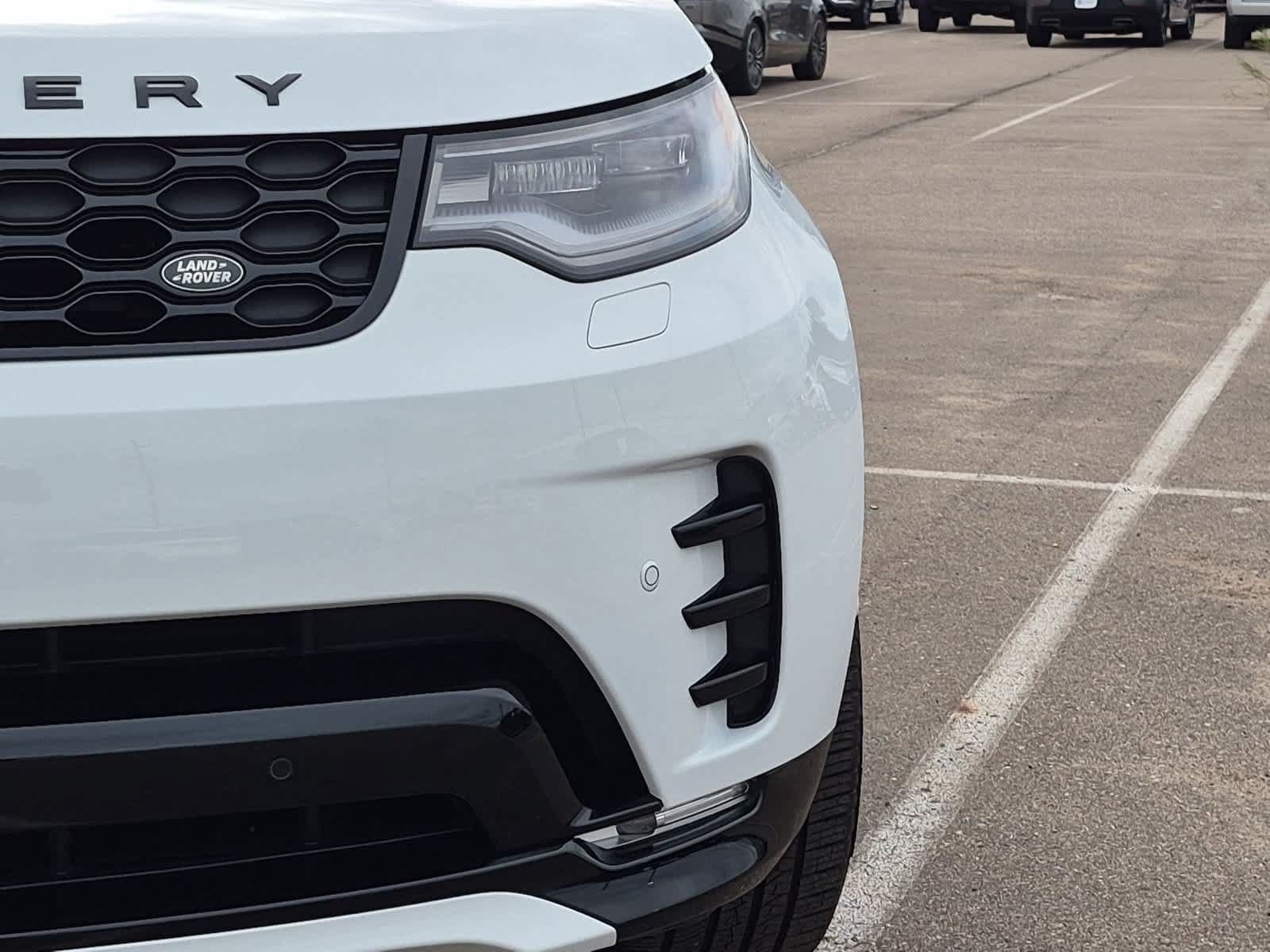 Certified 2025 Land Rover Discovery Dynamic SE AWD/4WD image 10