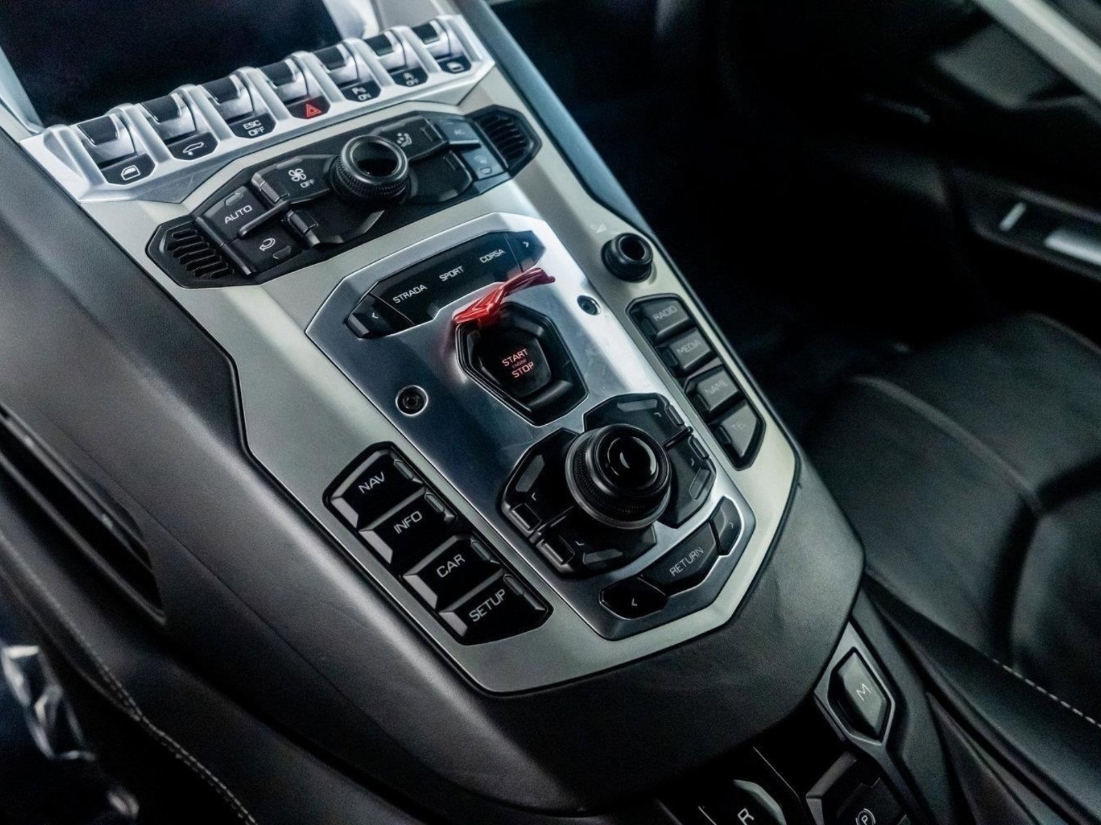 Used 2015 Lamborghini Aventador LP 700-4 image 28