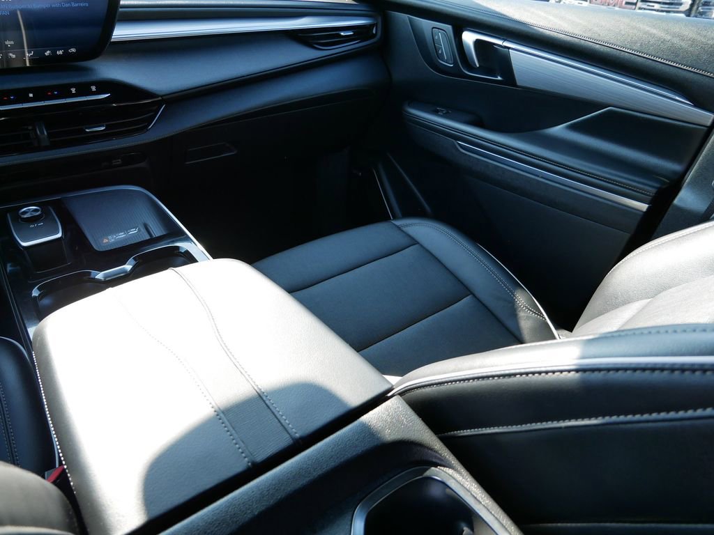 Used 2025 Buick Enclave Preferred image 15