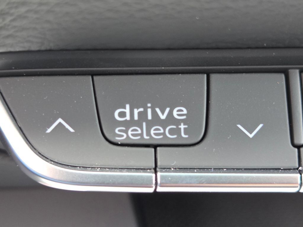 Certified 2024 Audi Q5 e Premium Plus AWD/4WD image 12