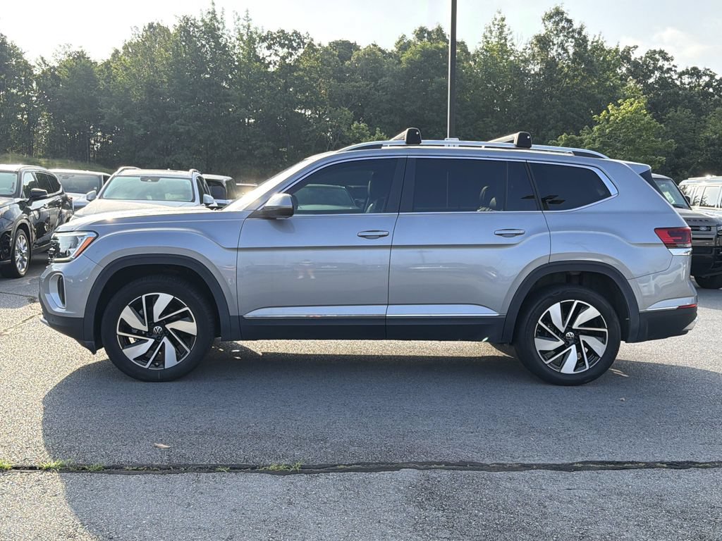 Used 2024 Volkswagen Atlas SEL AWD/4WD image 2