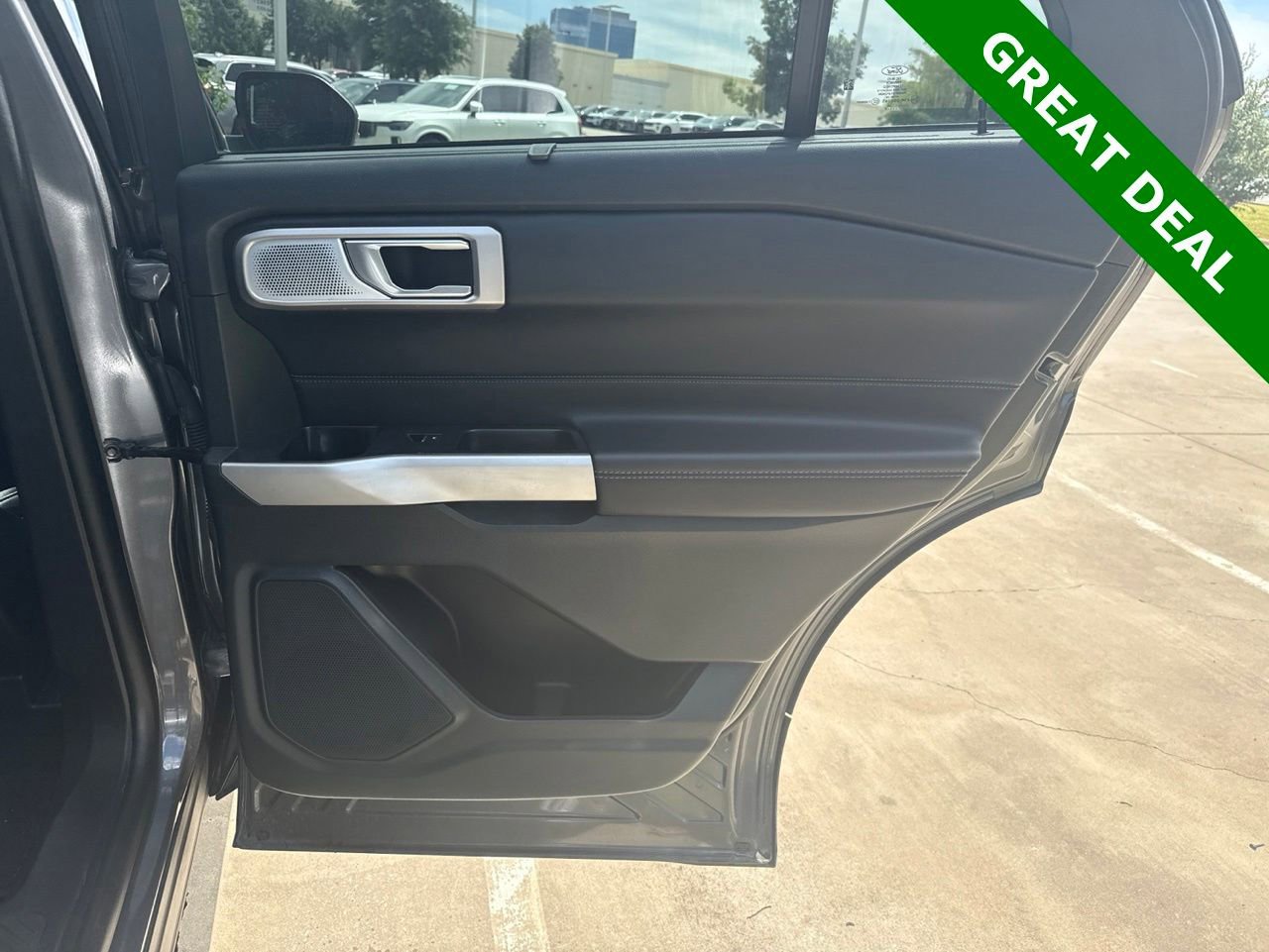 Used 2024 Ford Explorer Limited w/ Limited Technology Package RWD image 15