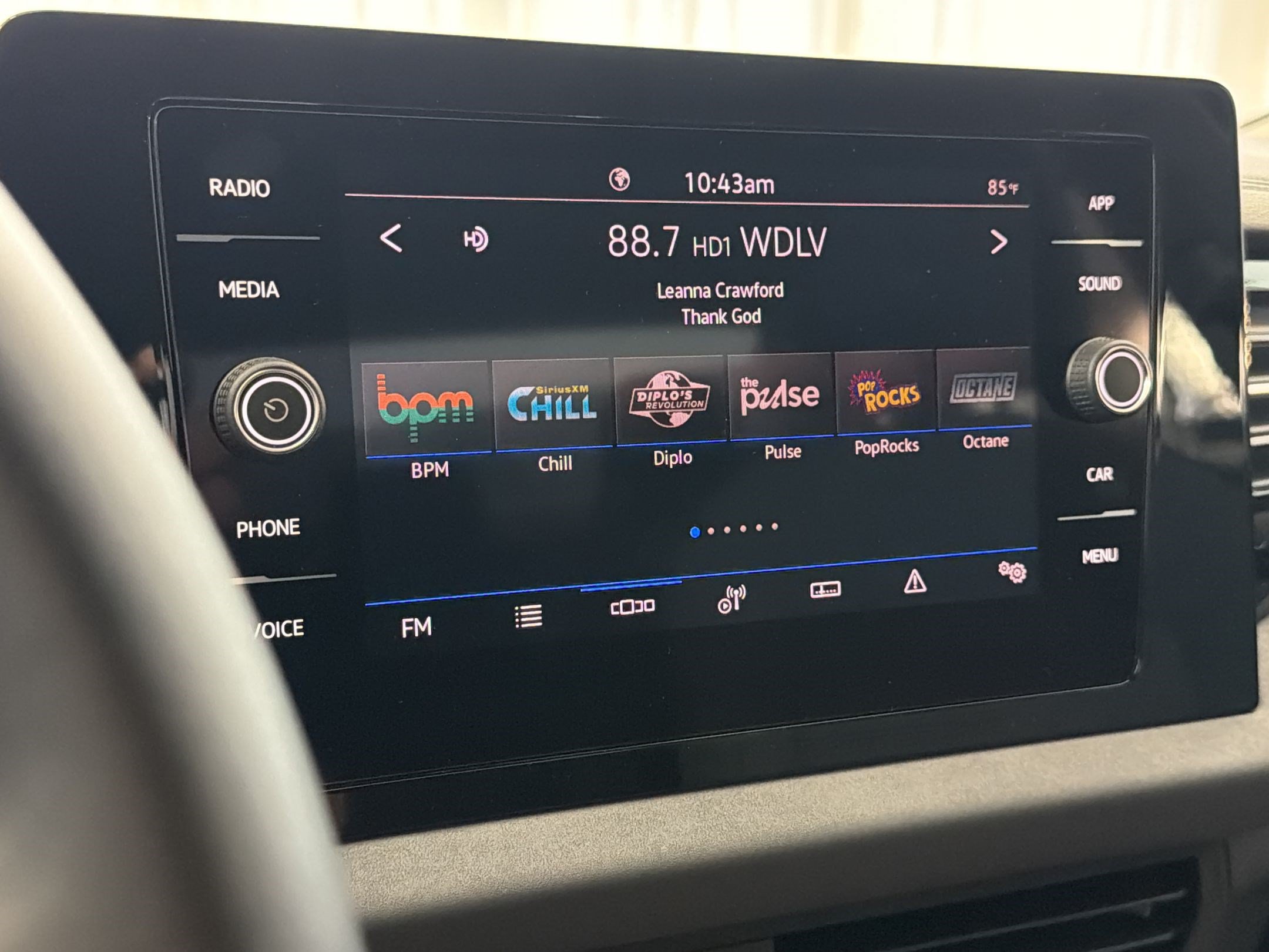 Used 2025 Volkswagen Jetta SE w/ Sunroof Package FWD image 19
