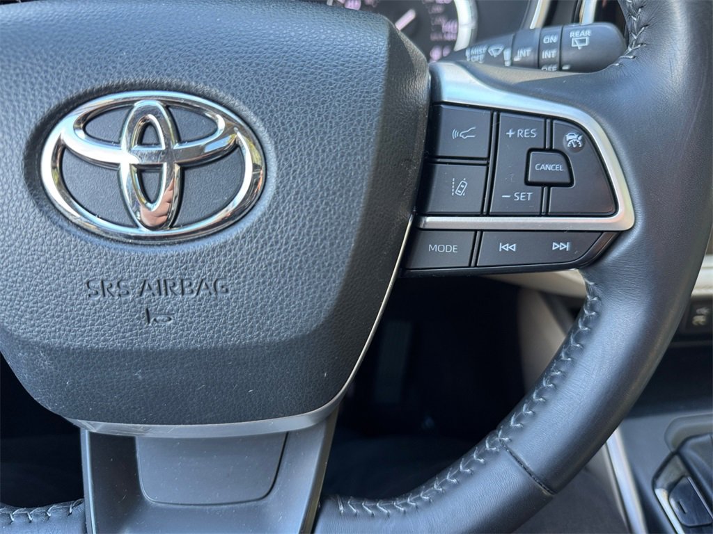 Used 2022 Toyota Highlander XLE image 30