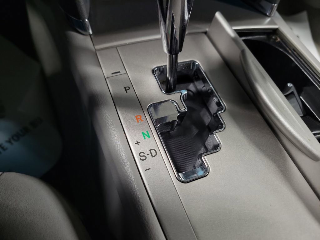 Used 2010 Toyota Camry LE image 15