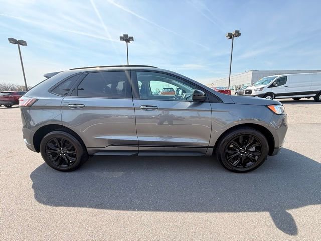 Used 2024 Ford Edge SE w/ Black Appearance Package AWD/4WD image 4