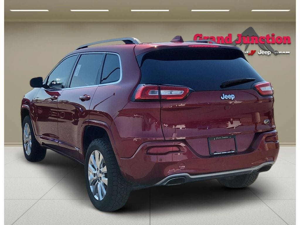Used 2017 Jeep Cherokee Overland w/ Technology Group AWD/4WD image 4