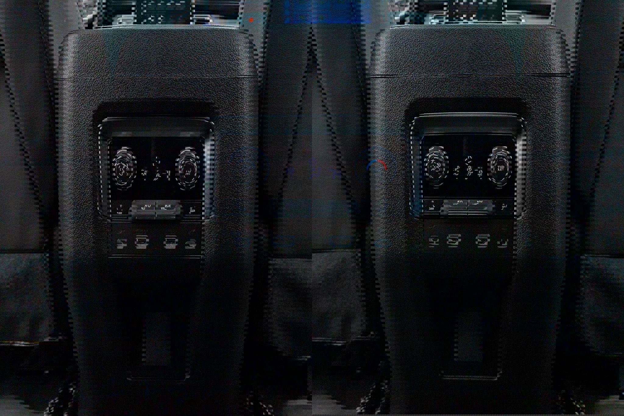 Used 2024 Chevrolet Tahoe Z71 w/ Luxury Package image 33