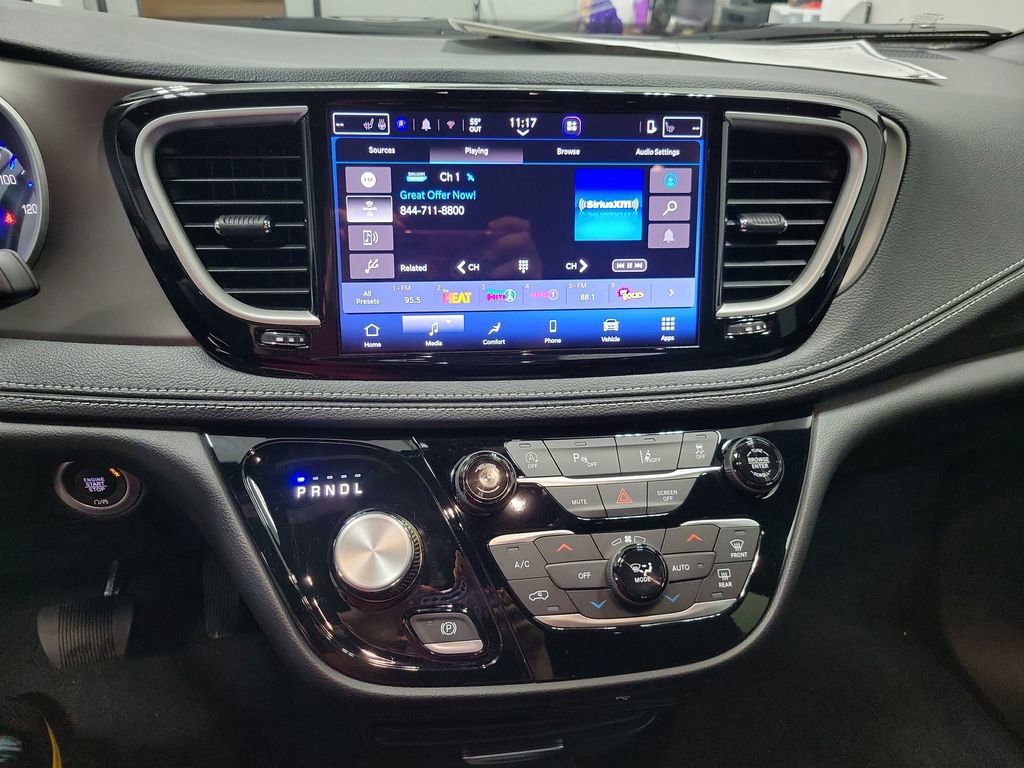 New 2027 Chrysler Pacifica Select FWD image 16