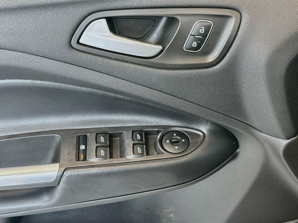 Used 2018 Ford Escape SE w/ SE Sync 3 Package AWD/4WD image 19