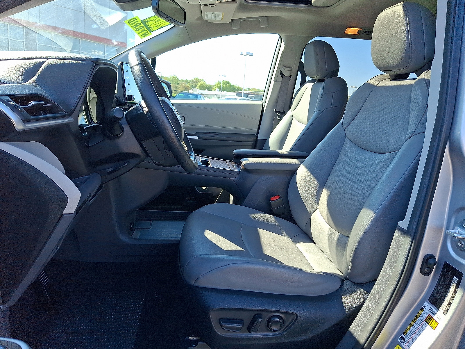 Certified 2024 Toyota Sienna XLE image 14