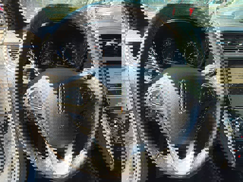 Used 2017 Lincoln MKC Premiere image 22