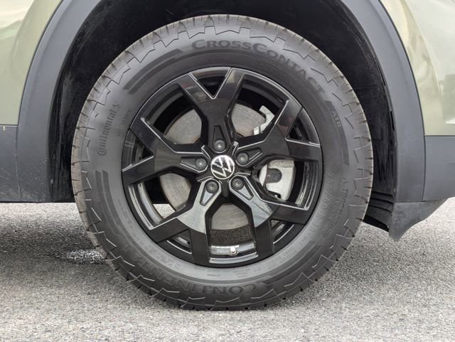 Certified 2025 Volkswagen Atlas Peak Edition SE image 11